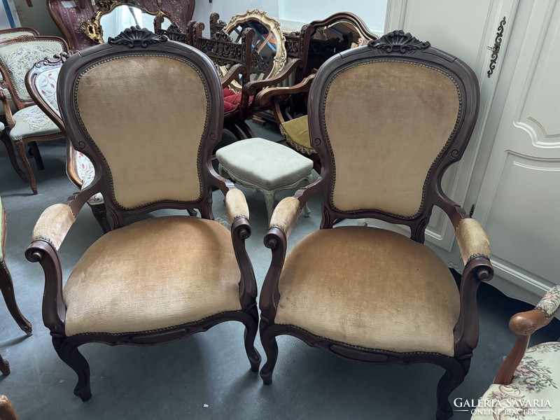 Pair of armchairs in flawless gold velvet