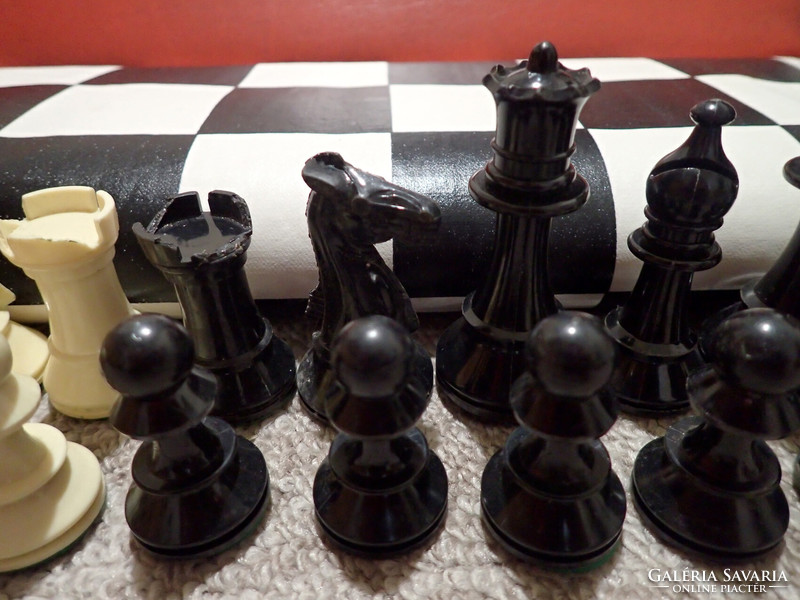 Régi retró vintage POLITOYS Ipari Szövetkezet versenysakk verseny sakk készlet sakkbábu sakkfigura