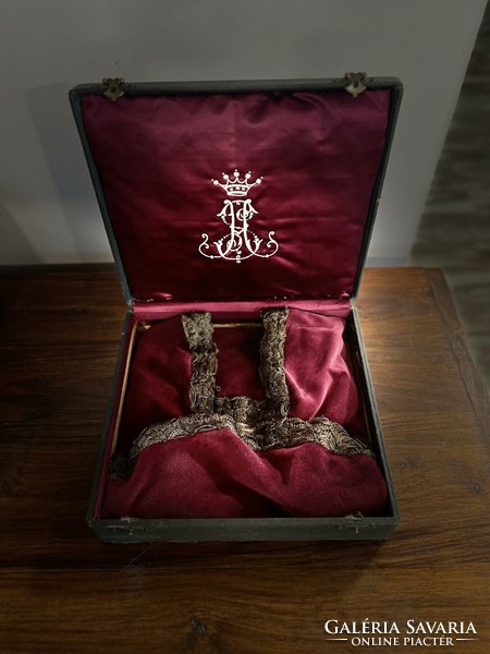 For collectors! Antique noble coat of arms jewelry holder from the end of the 1800s, count, baron, crown