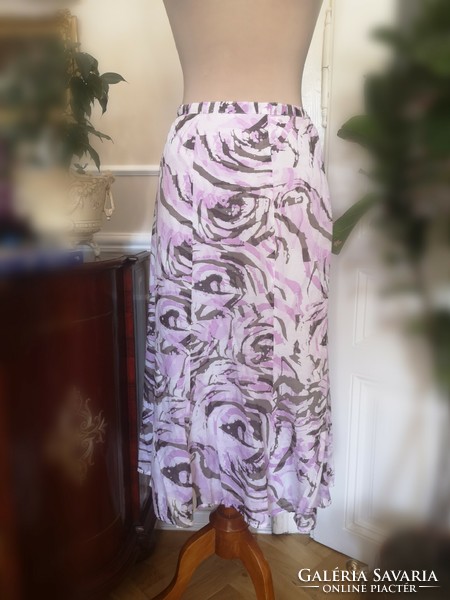 Kingfield 44 skirt with stylized flowers