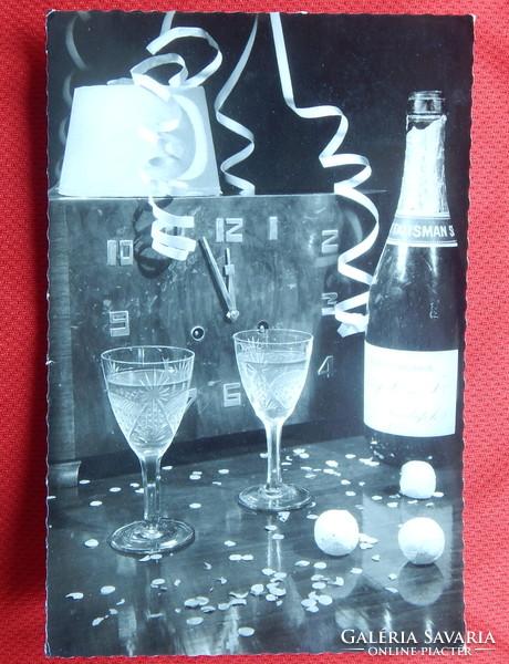 Képeslapok - fekete-fehér újévi futott üdvözlőlapok bélyeggel, 6 db együtt