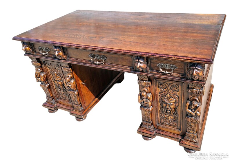A818 Antik,frissen felújított,dúsan faragott  reneszánsz stílusú íróasztal