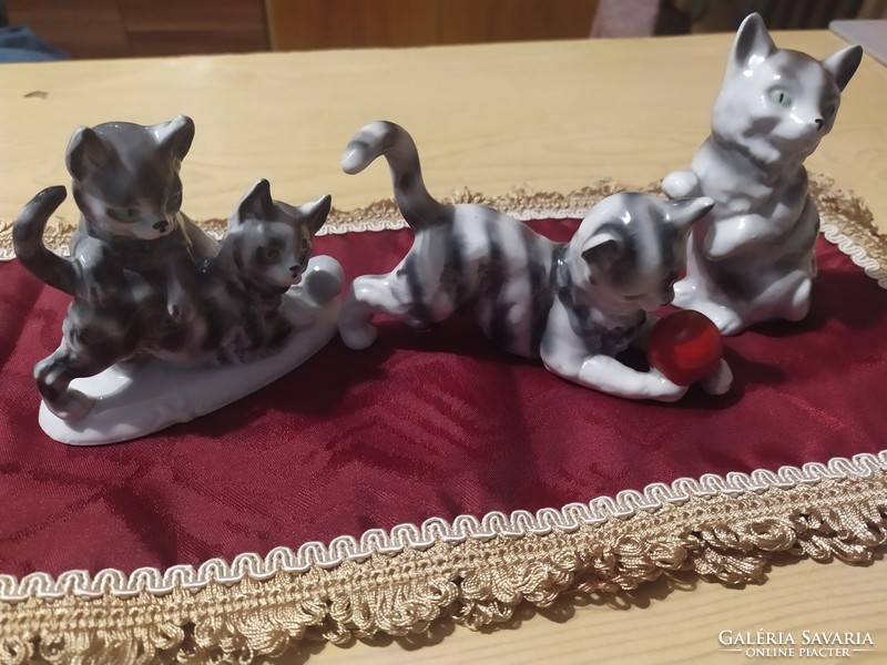 3 porcelain figures in one for cat lovers