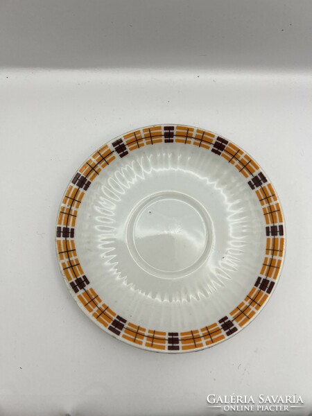 Hollóházi porcelán tányér. 11 cm-es nagyságú, pótlásnak.4900