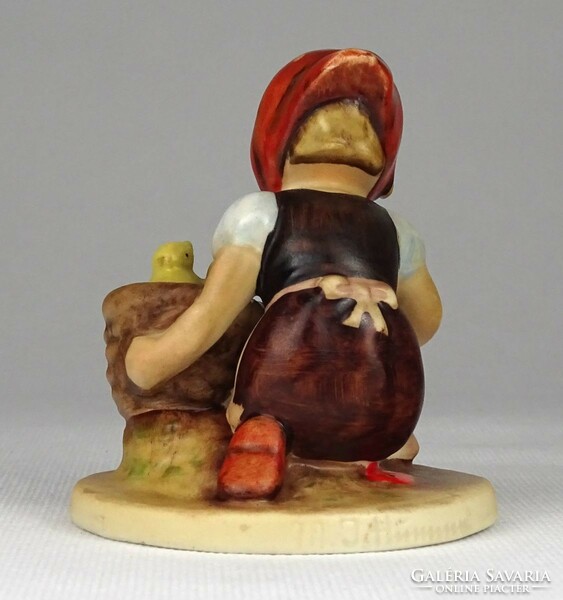 1Q684 Régi Hummel csibéket etető kislány porcelán figura TMK1