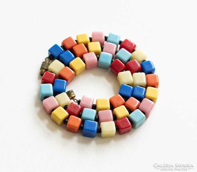 Vintage nyaklánc színes kocka formájú üveg gyöngyökkel
