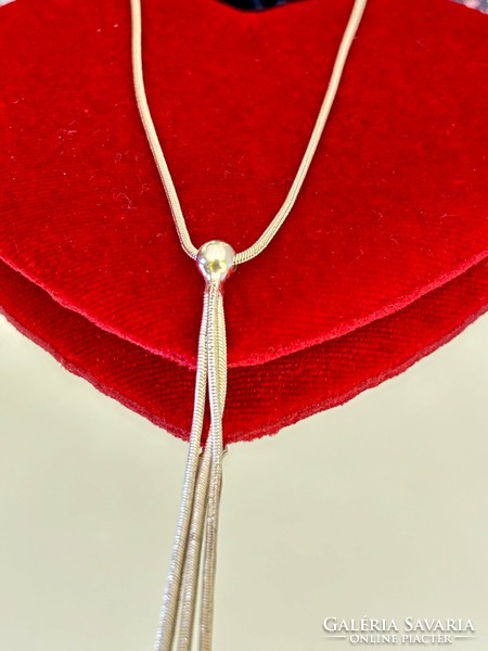 A beautiful, cleanly shaped silver necklace with a pendant