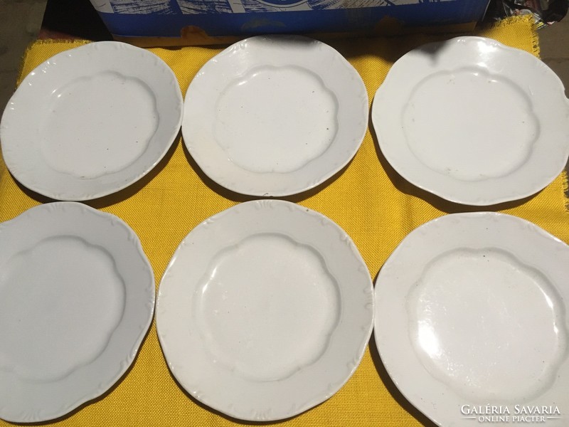 Zsolnay flat plates