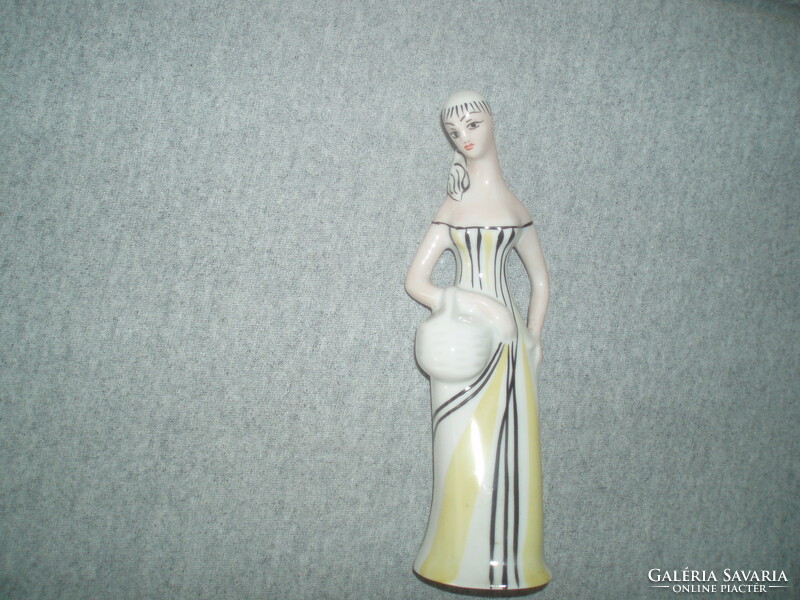 Cmielow Polish Art Deco woman with basket figurine. Marked, with a small bounce at the bottom, m: 18 cm