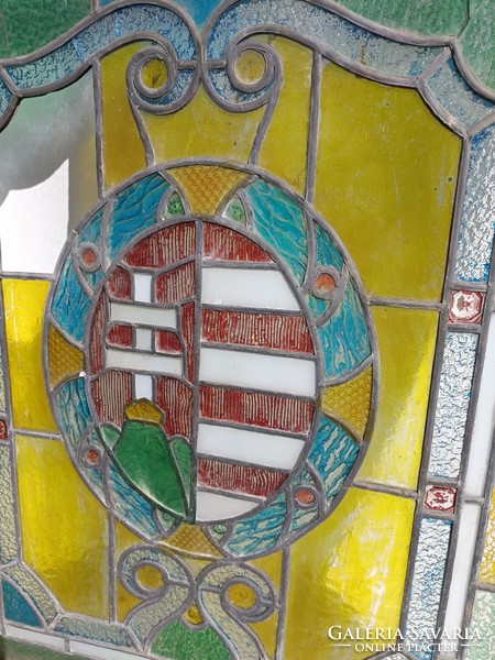 19 Sz Kossuth coat of arms, stained glass window.