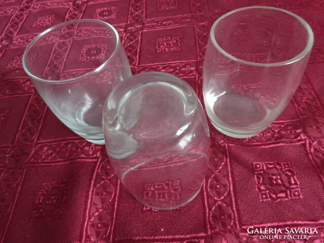 Three glass wine glasses, height 7.5 cm. He has!