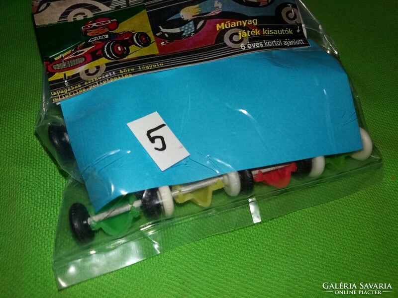 Retro traffic goods bazaar goods unopened package shape 1 car race 5 cm small cars according to pictures 5