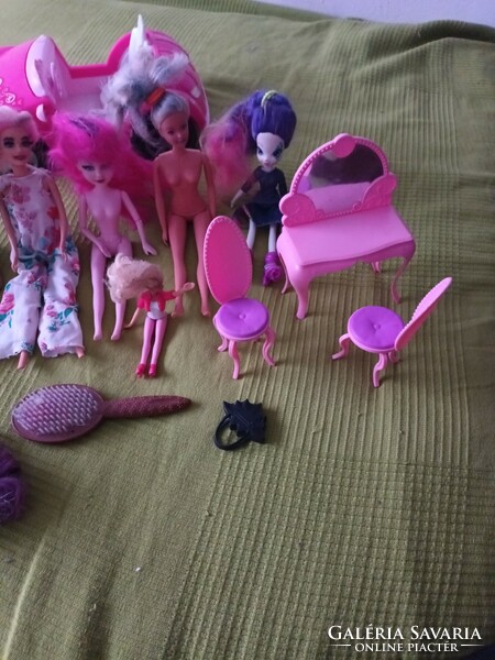Barbie package with car and other dogs
