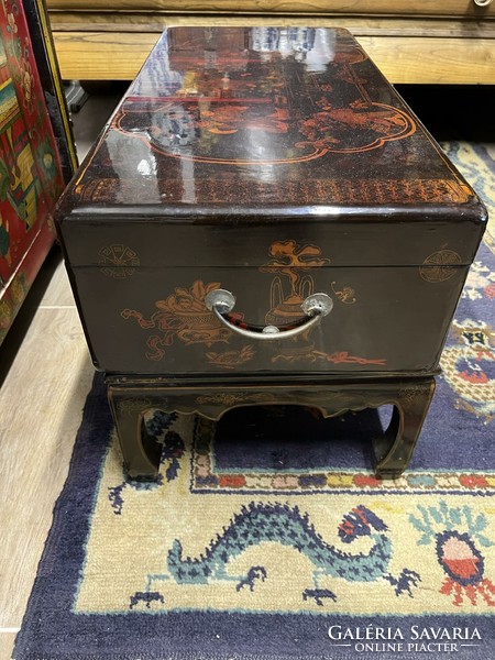 Wonderfully painted, spectacular Chinese chest, oriental, Asian, Japanese