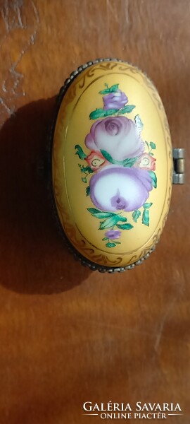 Limoges porcelain bonbonier/jewelry box