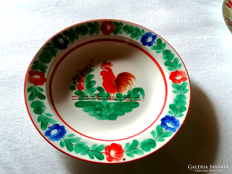 Crowing rooster, hand-painted folk porcelain wall plate.