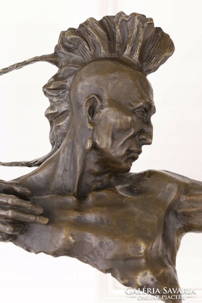 Bronz indián íjász szobor nagyméretű