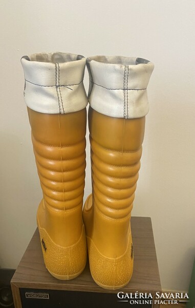 Original retro adult with rubber boots snowshoes 40s!