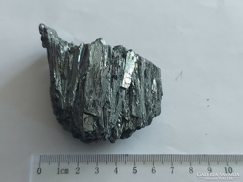 Maybe manganese? Mineral - 583
