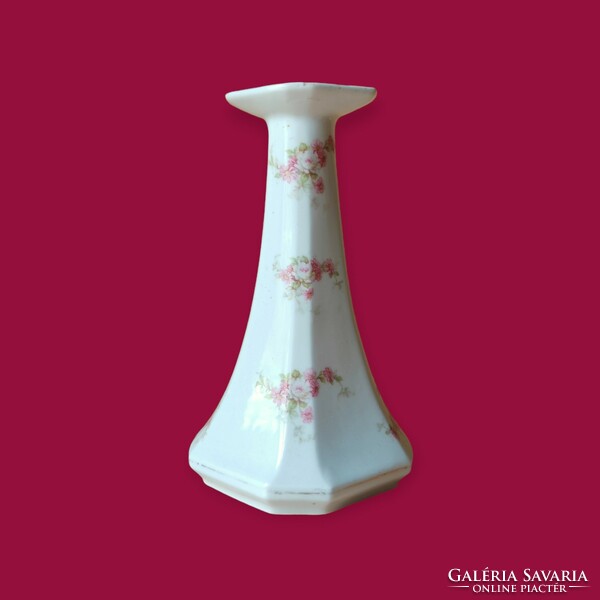 Porcelain candle holder decorated with flower motifs