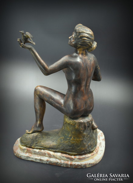 Bronze sculpture - bird feeding