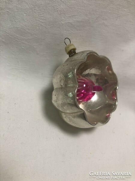 Antik üveg karácsonyfadísz, reflex-es gömb folyadékkal a blesejében