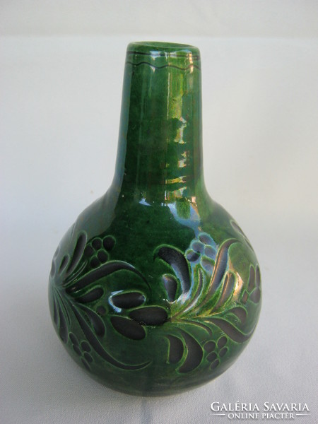 Zöld mázas kerámia váza