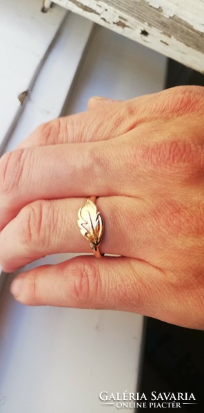 Gold ring with leaf pattern, 14k, 56