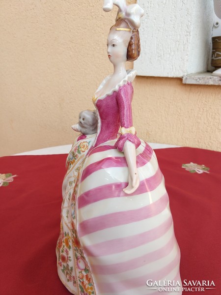 Nagy méretű Hollóházi barokk ruhás hölgy,cicával,,32 cm,,Hibátlan,,most minimál ár nélkül,