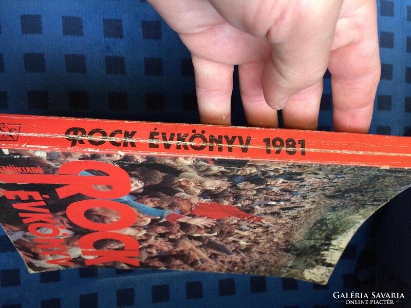 Rock évkönyv 1981 és volt egyszer egy ifi park kettő darab zenei könyv egyben