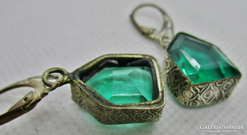 Szép régi art deco jellegű  fülbevaló zöld üvegkövekkel