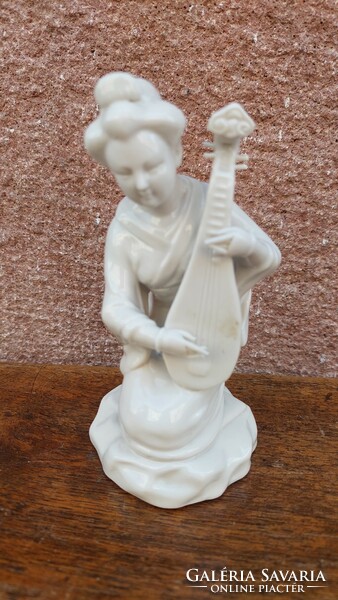 Statue of a Chinese lady with a plucked instrument