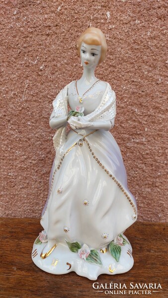Nagyobb méretű porcelán hölgy szobor