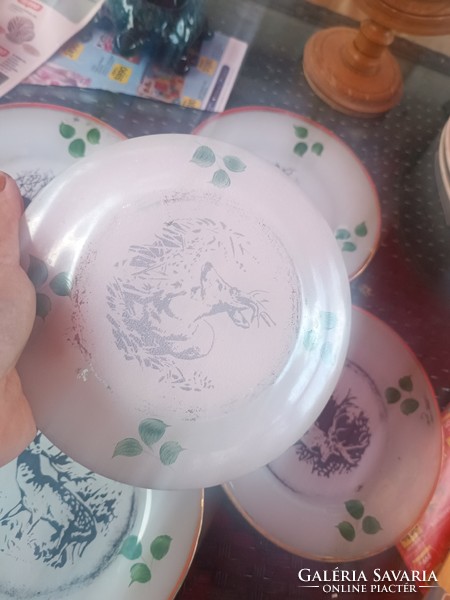 5 plates with retro wildlife scenes
