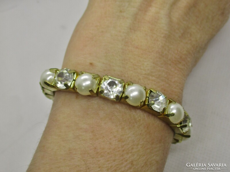 Nice small pearl bracelet with stones