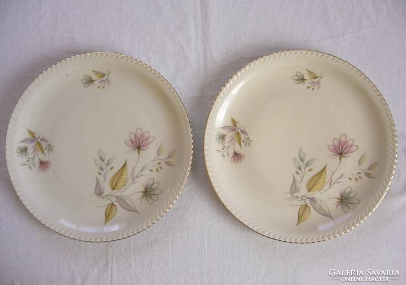 2 gold-plated, ecru, flower-patterned plates, Bavarian quality
