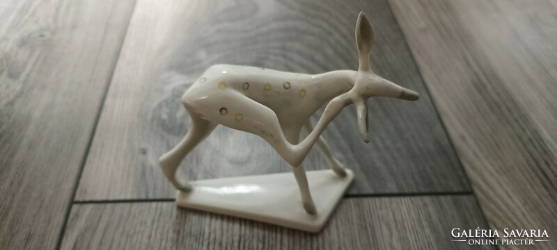 Aquincum porcelain scratching deer