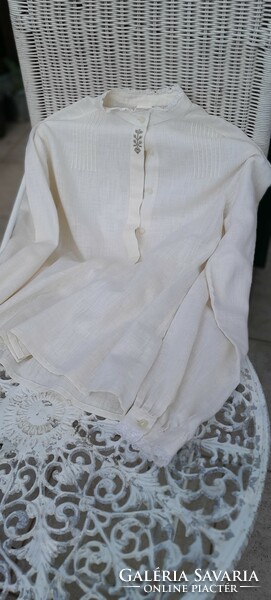 Vintage women's casual blouse with cross-stitch embroidery and crochet