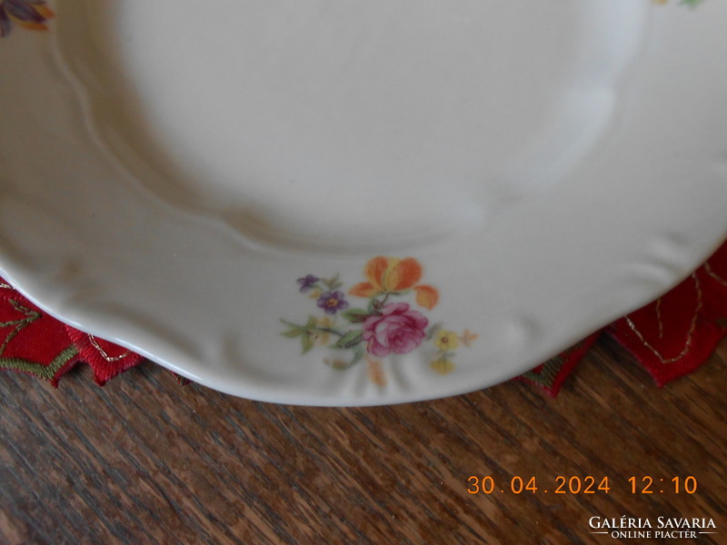 Zsolnay porcelán, virág mintás süteményes tányér