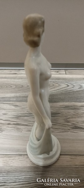 Hölóháza porcelain nude figure