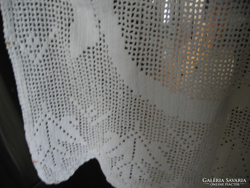 Crocheted needlework lace