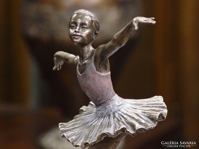 Ballerina statue (289)