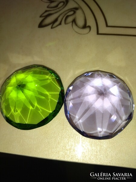 Beautiful 2 pieces of lead crystal ornament, paperweight green and purple