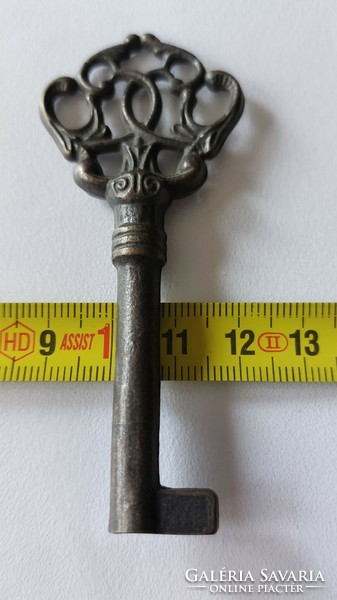 22 antique decorative keys