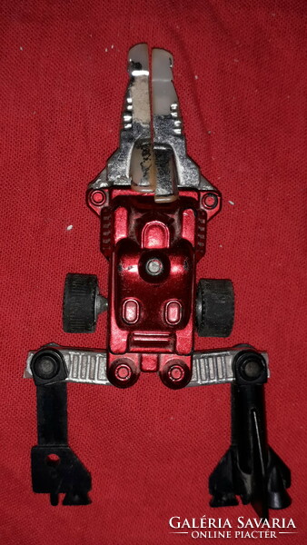 Retro traffic goods bazaar goods Hungarian metalcar transformers robot sci-fi figure 13 cm according to the pictures