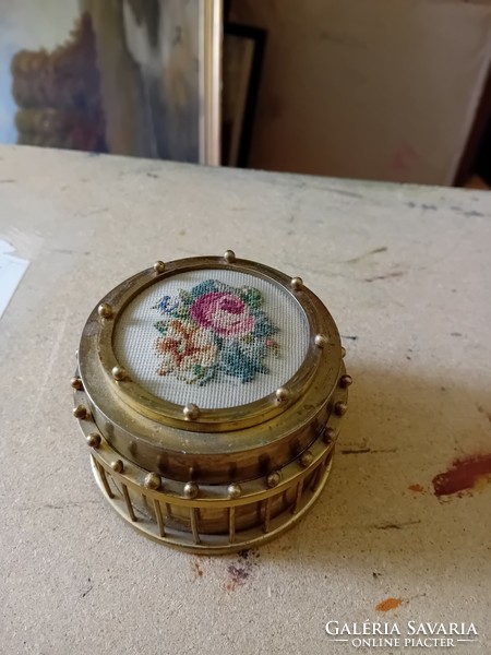 Antique jewelry holder