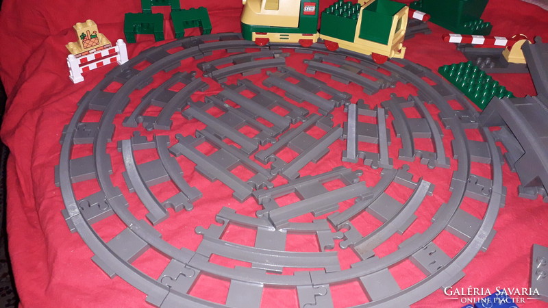 LEGO® DUPLO elemes működő vonat játék komplett pályával szerelvénnyel autóval a képek szerint