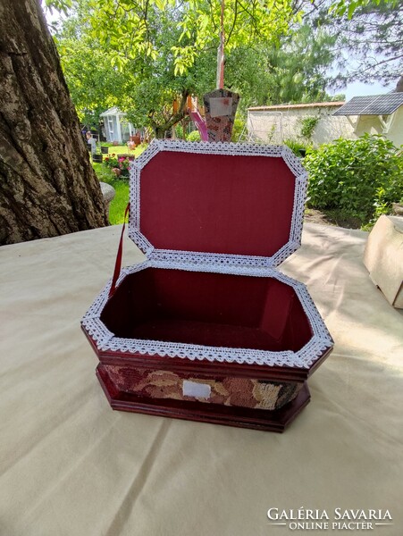 Sewing box/ jewelry box