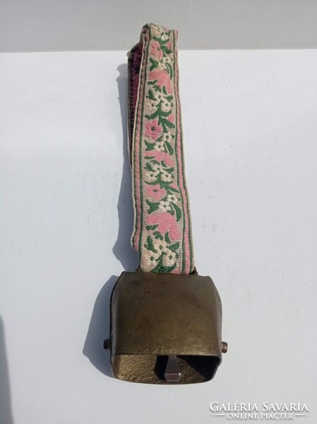 Alpine pigeon, bell, with embroidered hanger