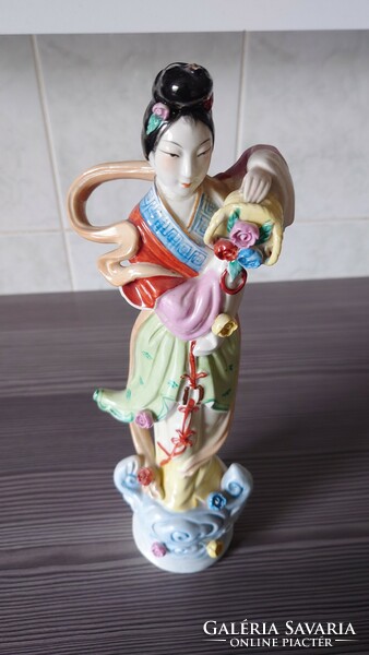 Kínai porcelán, gésa szobor